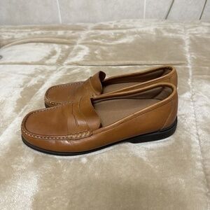 Deer Stags Size 10M Solid Light Brown Slip-On Dress Shoes - EUC
